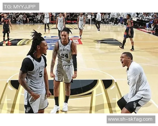 篮网与尼克斯的巅峰对决全场精彩瞬间回顾与分析