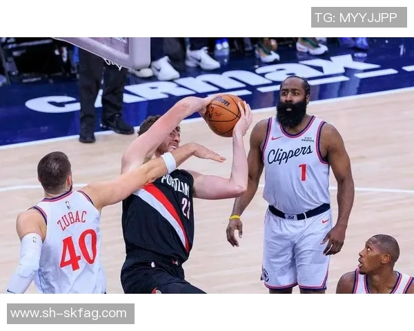 快船季后赛对决开拓者的精彩瞬间与战术分析 快船季后赛对决开拓者的精彩瞬间与战术分析